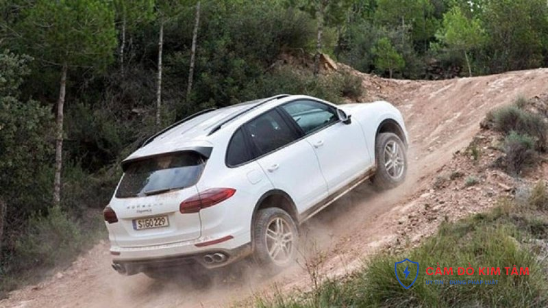 Những sai lầm phổ biến cần tránh khi cầm xe ô tô