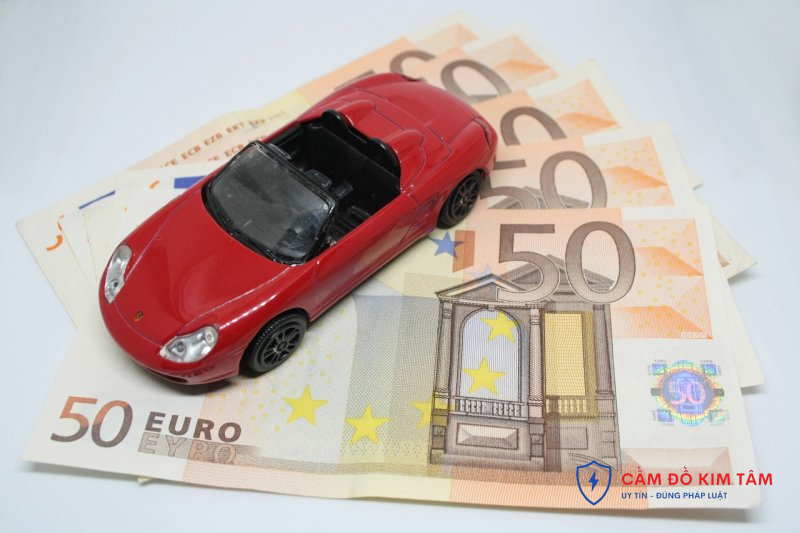 So sánh cầm xe hơi và vay tiền: Lựa chọn nào phù hợp hơn cho bạn