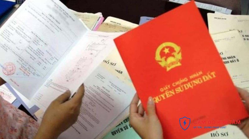 Cầm sổ đỏ không chính chủ: Những điều cần biết và rủi ro tiềm ẩn