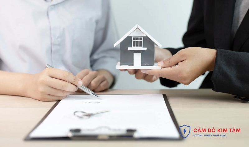 Cầm sổ hồng nhà đất: Những điều cần biết để bảo vệ quyền lợi của bạn