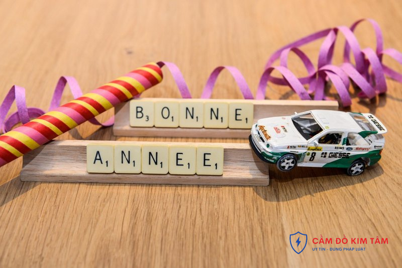 Hướng dẫn cầm cavet xe ô tô công ty đứng tên hiệu quả và an toàn