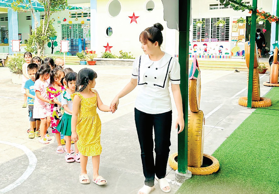 Cô Nguyễn Thị Thùy Trang tìm được niềm vui trong dạy trẻ
