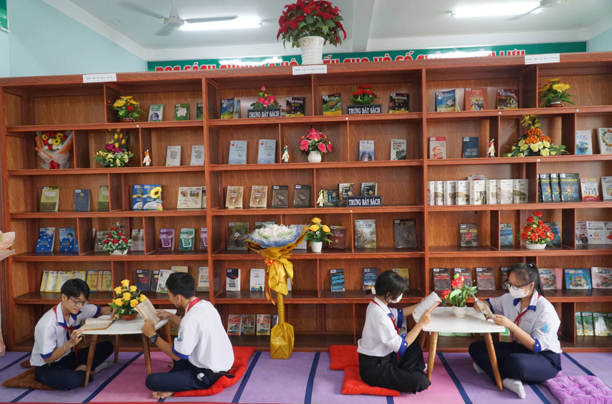 Bên cạnh việc truyền đạt kiến thức, các trường học còn chú trọng rèn luyện kỹ năng sống cho học sinh qua việc đọc sách tại thư viện