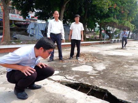 Khảo sát thực tế, đánh giá hiện trạng sụt lún bờ kè thị xã Kiến Tường